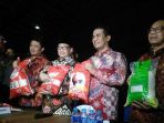 penggerebekan-gudang-beras-oplosan_20170721_112253.jpg