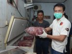 penggerebekan-lokasi-penjualan-daging-celeng-di-surabaya_20150626_170720.jpg