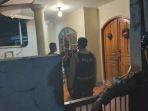 penggerebekan-rumah-john-key.jpg
