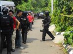 penggerebekan-terduga-isis_20150323_072238.jpg