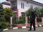 penggerebekan-terduga-isis_20150323_072359.jpg