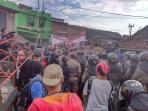 penggusuran-di-pasar-ikan-aquarium-penjaringan_20160411_121705.jpg