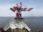 pengiriman-container-crane-di-banjarmasin_20151120_002312.jpg