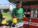 pengisian-bbm-pertamini-di-semarang_20160902_162734.jpg