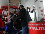 pengisihan-pertalite-di-spbu-semarang_20160119_145338.jpg