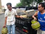 pengoplos-gas-kemasan-tiga-kilogram_20160205_160731.jpg<pf>pengoplos-gas-kemasan-tiga-kilogram_20160205_161103.jpg