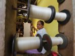 pengrajin-kain-tenun-griya-kain-tuan-kentang-palembang_20170606_095238.jpg