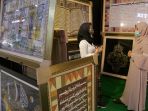 pengrajin-kaligrafi-galery-hidayah-di-pameran-kerajinan-umkm_20201215_101702.jpg