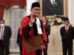 pengucapan-sumpah-jabatan-hakim-konstitusi-ridwan-mansyur_20231208_155429.jpg