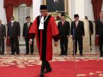 pengucapan-sumpah-jabatan-hakim-konstitusi-ridwan-mansyur_20231208_155529.jpg