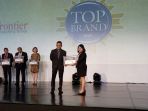 penguin-indonesia-raih-predikat-pertama-kategori-tangki-air-di-top-brand-2018_20180221_211856.jpg