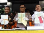 pengungkapan-materai-palsu_20180320_171614.jpg