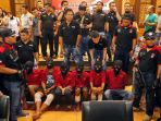 pengungkapan-pembunuhan-sekeluarga_20170417_192407.jpg