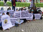 pengungsi-afghanistan-unjuk-rasa-di-unhcr-medan.jpg