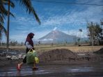 pengungsi-erupsi-semeru-mulai-bersihkan-rumah_20211209_091354.jpg