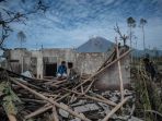 pengungsi-erupsi-semeru-mulai-bersihkan-rumah_20211209_091744.jpg