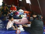 pengungsi-korban-kebakaran-depo-pertamina-plumpang_20230305_114510.jpg