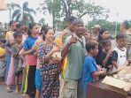 pengungsi-tsunami-antre-nasi-bungkus.jpg