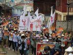 pengunjuk-rasa-mdemonstrasi-menentang-kudeta-militer-di-kota-mogok-utara-mandalay.jpg