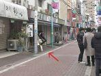 pengunjung-antre-di-restoran-ramen-di-tokyo.jpg