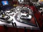 pengunjung-padati-iims-2023-di-jiexpo-kemayoran_20230219_192041.jpg