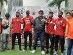 pengurus-pusat-the-jakmania-berfoto-bersama-pemain-anyar-persija-jakarta.jpg