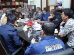 pengurus-pwi-pusat-dan-panitia-pusat-hari-pers-nasional-2020-dan-tjahjo.jpg