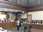 pengusaha-batu-bara-lau-djuanda-lesmana-bersaksi-di-pengadilan-tipikor-jakarta_20180502_195812.jpg