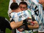 penjaga-gawang-argentina-emiliano-martinez-dan-pemain-argentina-lionel-messi.jpg