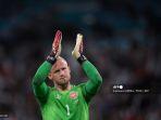 penjaga-gawang-denmark-kasper-schmeichel-bertepuk-tangan-usai-lawan-inggris.jpg