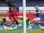 penjaga-gawang-everton-inggris-jordan-pickford-bentrok-dengan-virgil-van-dijk.jpg
