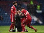 penjaga-gawang-liverpool-asal-brazil-alisson-becker-2l-merayakan-gol.jpg