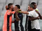 penjaga-gawang-lyon-asal-portugal-anthony-lopes-kiri-merayakan-kemenangan.jpg