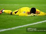 penjaga-gawang-manchester-andre-onana-kecewa-setelah-kebobolan-gol-pertama-bayern-munchen.jpg