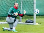 penjaga-gawang-timnas-hungaria-gabor-kiraly_20160609_163418.jpg
