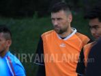 penjaga-gawang-trial-arema-fc-srdjan-ostojic_20180628_182321.jpg