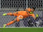 penjaga-gawang-villarreal-argentina-geronimo-rulli-menangkis-tembakan-de-gea.jpg
