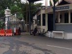 penjagaan-di-pintu-masuk-mapo.jpg