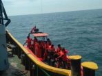 penjemputan-dua-abk-km-bintang-sinar-rejeki-oleh-tim-sar_20180323_115323.jpg