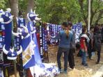 penjual-atribut-persib-menjelang-final-piala-presiden_20151018_114907.jpg