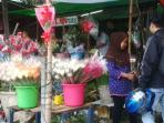 penjual-bunga-di-kawasan-bekasi-jawa-barat_20160214_123438.jpg
