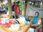 penjual-bunga-di-tpu-nagrog_20170623_231811.jpg