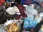 penjual-gorengan-di-pasar-windusari-magelang.jpg
