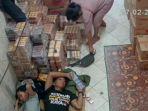 penjual-kue-kering-di-jaktim-kemalingan-uang-rp-12-juta-aksi-terekam-cctv-pelaku-pura-pura-beli.jpg