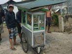 penjual-pempek-kepergok-warga-sedang-mencuri-celana-dalam-wanita.jpg