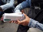 penjual-power-bank-budianto_20170613_162916.jpg