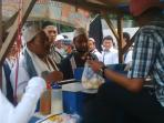 penjual-tahu-bulat-panen-pembeli-di-aksi-unjuk-rasa-4-november_20161104_180434.jpg