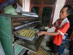 penjualan-kue-kering-lebaran-menurun_20210424_010839.jpg