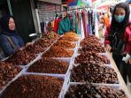 penjualan-kurma-bulan-ramadhan_20180528_202333.jpg