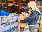 penjualan-seragam-sekolah-di-kota-bandung-masih-landai_20220107_183834.jpg
